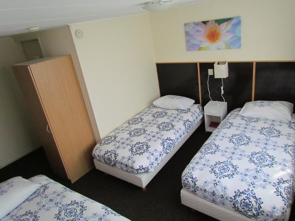 Hotel Cafe Woud Ден Хелдер Екстериор снимка