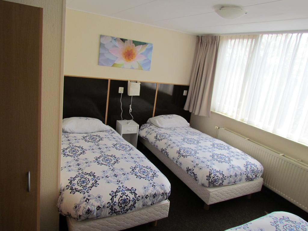 Hotel Cafe Woud Ден Хелдер Стая снимка