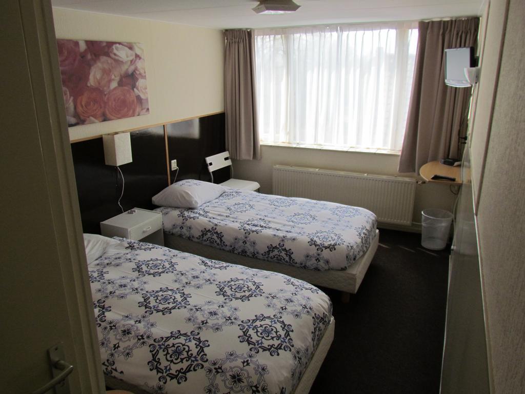 Hotel Cafe Woud Ден Хелдер Стая снимка